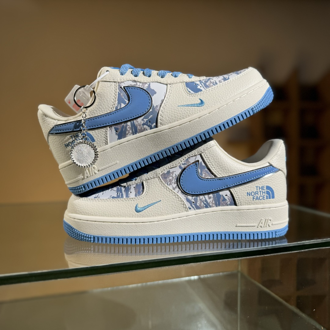 260 Nike Air Force 1'07 Low 北面联名 雪山米蓝 空军一号低帮休闲板鞋 KJ1688-003-Chinese UA Cheap High Quatity Brand Clothes Bags handbags Sneakers wholesale wholesaler seller from China Factory suppliers Fashion Clothing Shoes best Quality Beautiful Price 260 Nike Air Force 1'07 Low 北面联名 雪山米蓝 空军一号低帮休闲板鞋 KJ1688-003