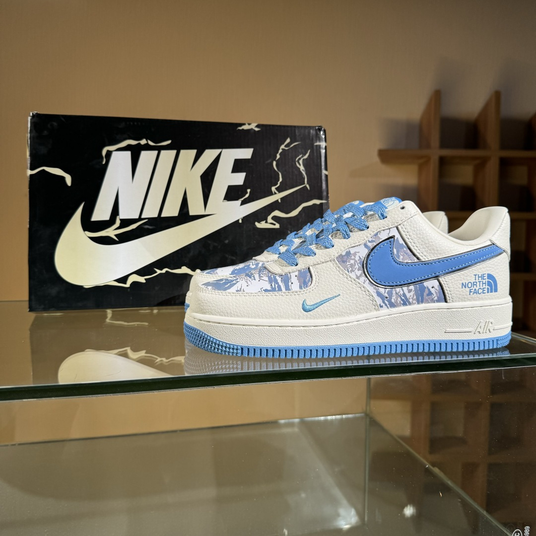 260 Nike Air Force 1'07 Low 北面联名 雪山米蓝 空军一号低帮休闲板鞋 KJ1688-003-Chinese UA Cheap High Quatity Brand Clothes Bags handbags Sneakers wholesale wholesaler seller from China Factory suppliers Fashion Clothing Shoes best Quality Beautiful Price 260 Nike Air Force 1'07 Low 北面联名 雪山米蓝 空军一号低帮休闲板鞋 KJ1688-003