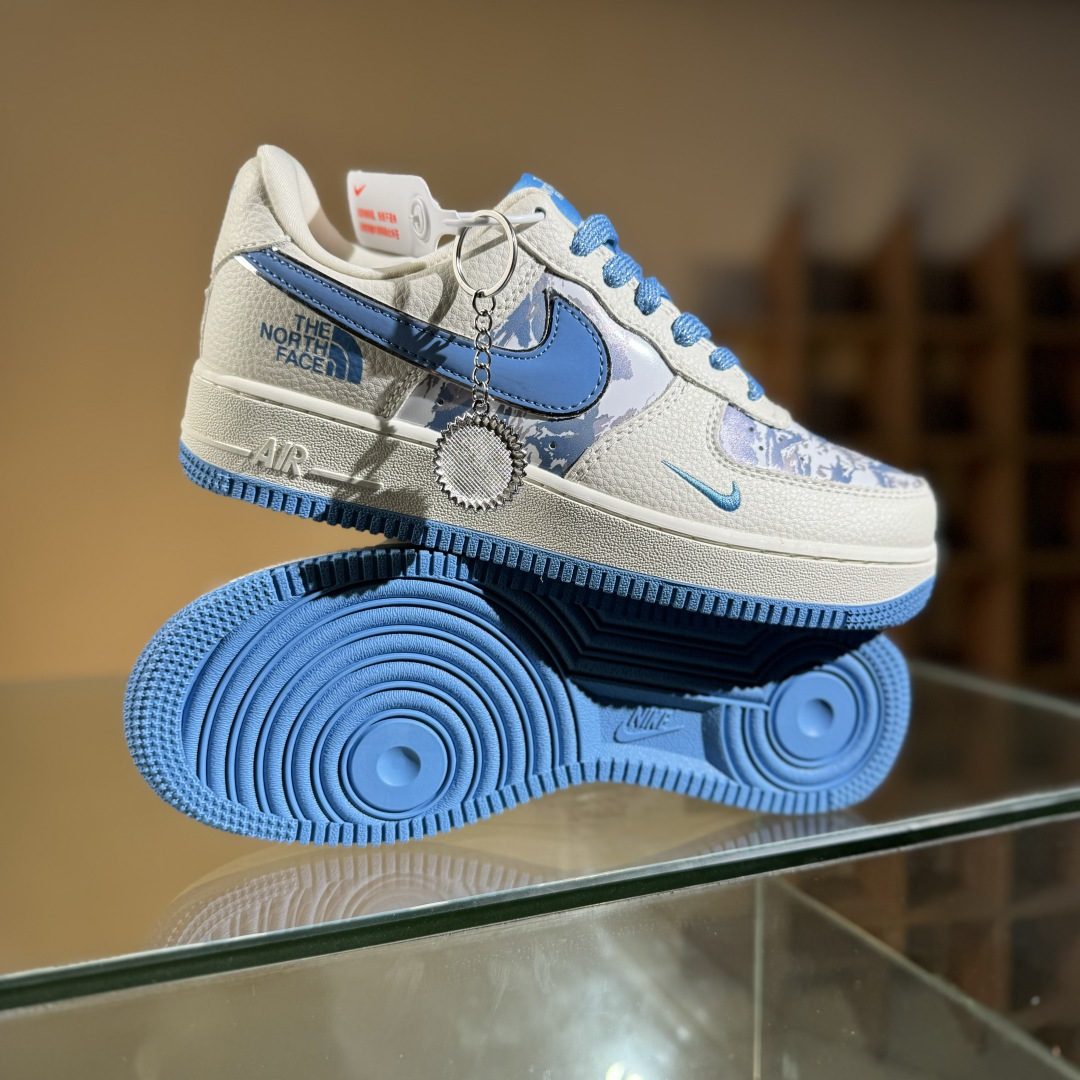 260 Nike Air Force 1'07 Low 北面联名 雪山米蓝 空军一号低帮休闲板鞋 KJ1688-003-Chinese UA Cheap High Quatity Brand Clothes Bags handbags Sneakers wholesale wholesaler seller from China Factory suppliers Fashion Clothing Shoes best Quality Beautiful Price 260 Nike Air Force 1'07 Low 北面联名 雪山米蓝 空军一号低帮休闲板鞋 KJ1688-003
