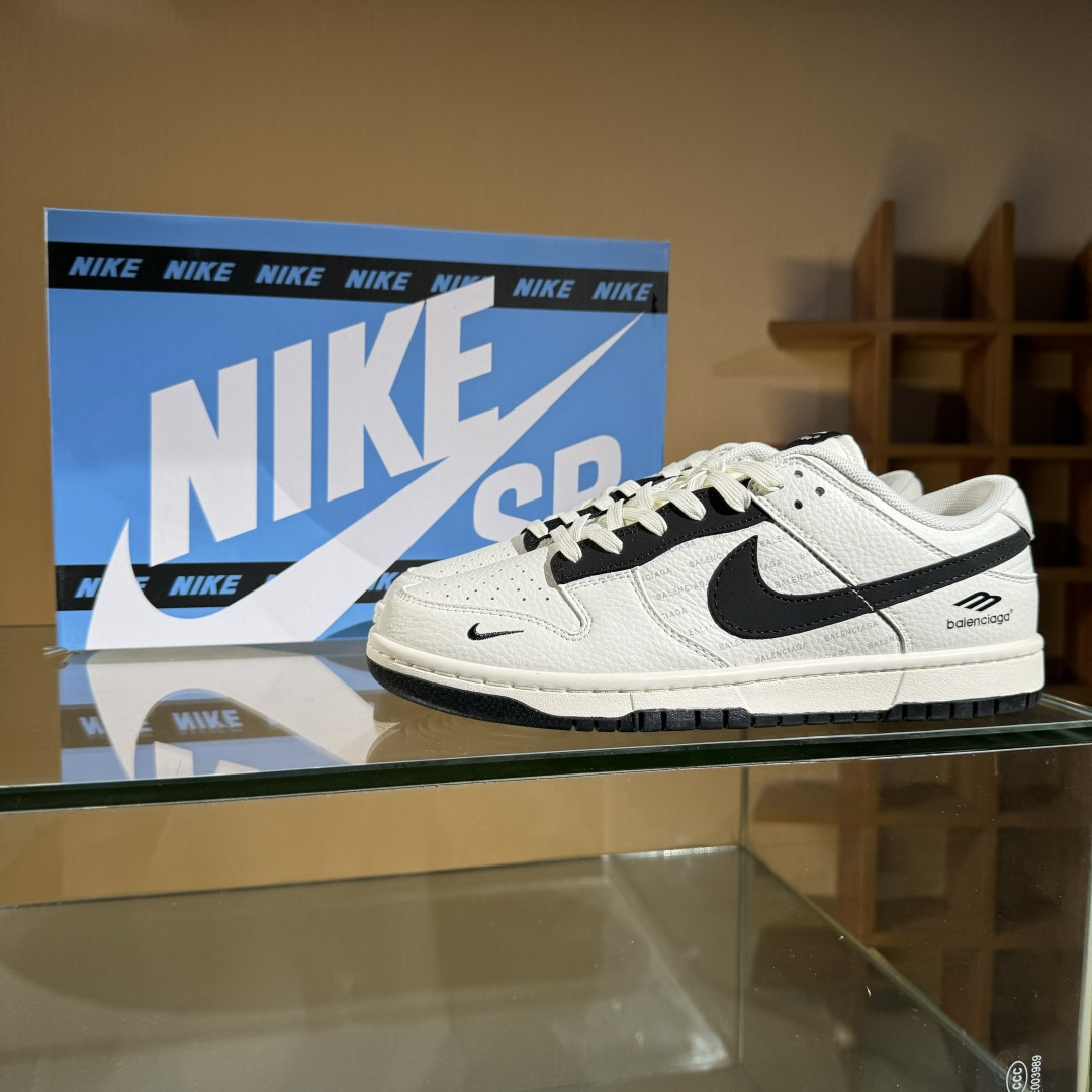 260 Nike SB Dunk Low x Balenciaga 白黑小钩 FX1588-311-Chinese UA Cheap High Quatity Brand Clothes Bags handbags Sneakers wholesale wholesaler seller from China Factory suppliers Fashion Clothing Shoes best Quality Beautiful Price 260 Nike SB Dunk Low x Balenciaga 白黑小钩 FX1588-311