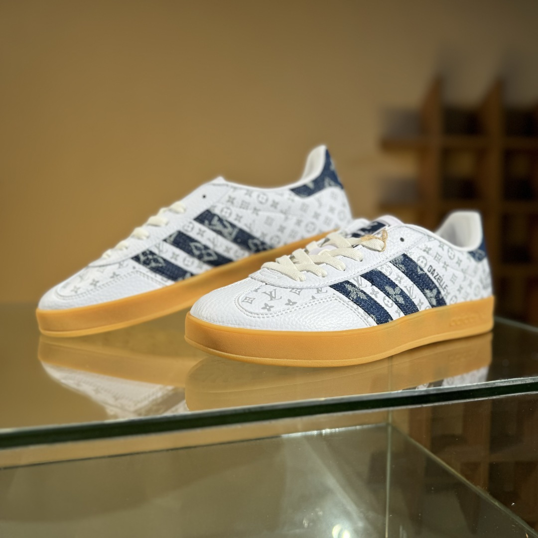 200 Adidas三叶草SAMBA OG x Louis Vuitton 白黑 休闲板鞋 SC9207-727-Chinese UA Cheap High Quatity Brand Clothes Bags handbags Sneakers wholesale wholesaler seller from China Factory suppliers Fashion Clothing Shoes best Quality Beautiful Price 200 Adidas三叶草SAMBA OG x Louis Vuitton 白黑 休闲板鞋 SC9207-727