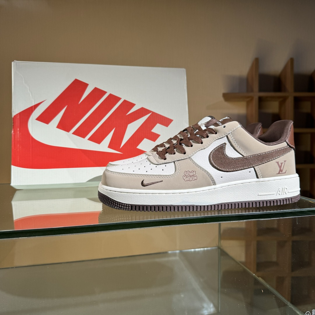 260 Nike Air Force 1'07 Low LV联名 棕布勾 空军一号低帮休闲板鞋 KK1988-091-Chinese UA Cheap High Quatity Brand Clothes Bags handbags Sneakers wholesale wholesaler seller from China Factory suppliers Fashion Clothing Shoes best Quality Beautiful Price 260 Nike Air Force 1'07 Low LV联名 棕布勾 空军一号低帮休闲板鞋 KK1988-091