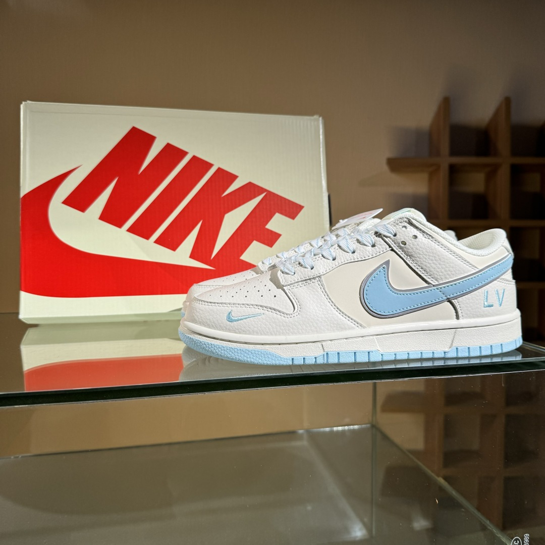 280 Nike SB Dunk Low LV联名 米白浅蓝 周年高端定制 低帮休闲板鞋 KK1333-048-Chinese UA Cheap High Quatity Brand Clothes Bags handbags Sneakers wholesale wholesaler seller from China Factory suppliers Fashion Clothing Shoes best Quality Beautiful Price 280 Nike SB Dunk Low LV联名 米白浅蓝 周年高端定制 低帮休闲板鞋 KK1333-048