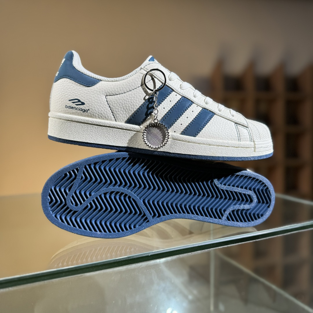 240 Adidas originals SUPERSTAR “巴黎世家联名---奶白蓝”高端定制 低帮休闲板鞋 QF5805-Chinese UA Cheap High Quatity Brand Clothes Bags handbags Sneakers wholesale wholesaler seller from China Factory suppliers Fashion Clothing Shoes best Quality Beautiful Price 240 Adidas originals SUPERSTAR “巴黎世家联名---奶白蓝”高端定制 低帮休闲板鞋 QF5805