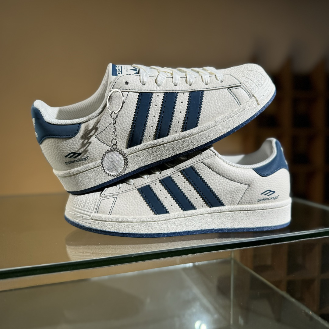 240 Adidas originals SUPERSTAR “巴黎世家联名---奶白蓝”高端定制 低帮休闲板鞋 QF5805-Chinese UA Cheap High Quatity Brand Clothes Bags handbags Sneakers wholesale wholesaler seller from China Factory suppliers Fashion Clothing Shoes best Quality Beautiful Price 240 Adidas originals SUPERSTAR “巴黎世家联名---奶白蓝”高端定制 低帮休闲板鞋 QF5805