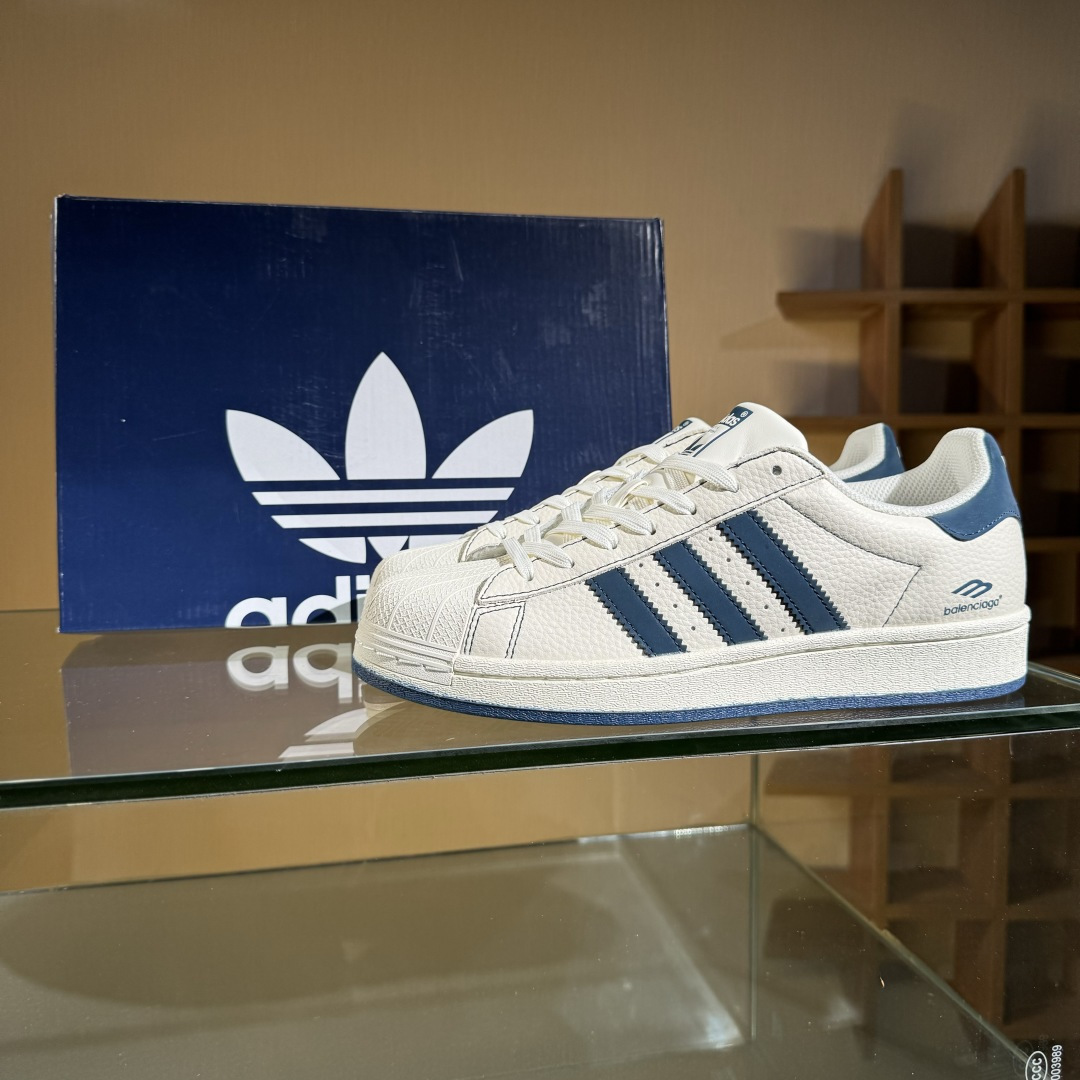 240 Adidas originals SUPERSTAR “巴黎世家联名---奶白蓝”高端定制 低帮休闲板鞋 QF5805-Chinese UA Cheap High Quatity Brand Clothes Bags handbags Sneakers wholesale wholesaler seller from China Factory suppliers Fashion Clothing Shoes best Quality Beautiful Price 240 Adidas originals SUPERSTAR “巴黎世家联名---奶白蓝”高端定制 低帮休闲板鞋 QF5805