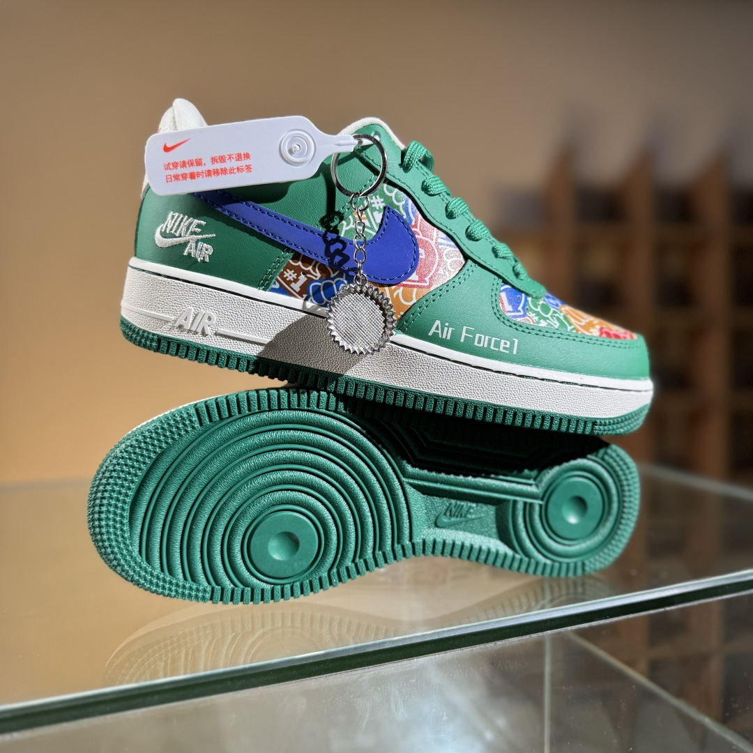 260 Nike Air Force 1'07 Low 联名 双拼绿蓝勾 空军一号低帮休闲板鞋 KJ1688-007-Chinese UA Cheap High Quatity Brand Clothes Bags handbags Sneakers wholesale wholesaler seller from China Factory suppliers Fashion Clothing Shoes best Quality Beautiful Price 260 Nike Air Force 1'07 Low 联名 双拼绿蓝勾 空军一号低帮休闲板鞋 KJ1688-007