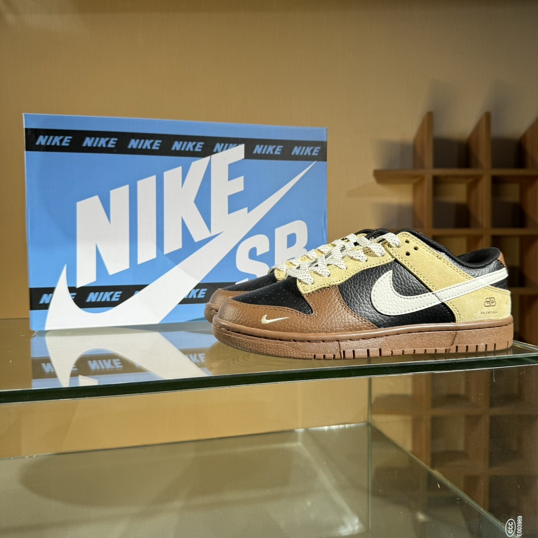 260 Nike SB Dunk Low x Balenciaga 棕黑小勾满天星 FX1588-313-Chinese UA Cheap High Quatity Brand Clothes Bags handbags Sneakers wholesale wholesaler seller from China Factory suppliers Fashion Clothing Shoes best Quality Beautiful Price 260 Nike SB Dunk Low x Balenciaga 棕黑小勾满天星 FX1588-313
