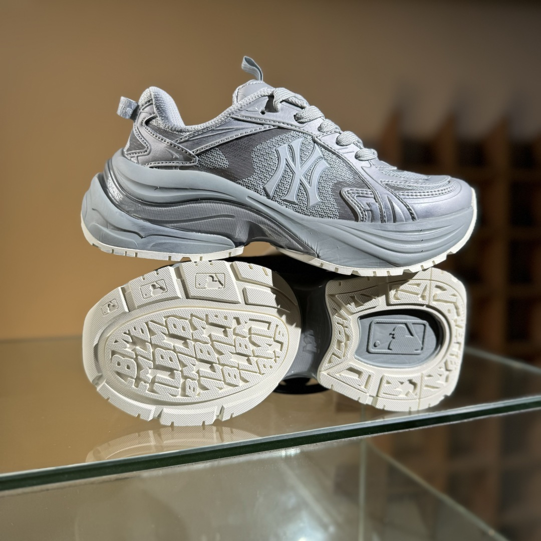 180 NY美国榄球洋基队 x MLB Chunky Runner Basic 厚底老爹厚底休闲运动慢跑鞋 3ARNSPD5N-Chinese UA Cheap High Quatity Brand Clothes Bags handbags Sneakers wholesale wholesaler seller from China Factory suppliers Fashion Clothing Shoes best Quality Beautiful Price 180 NY美国榄球洋基队 x MLB Chunky Runner Basic 厚底老爹厚底休闲运动慢跑鞋 3ARNSPD5N