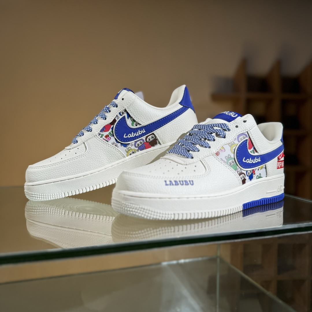 260 Nike Air Force 1'07 Low Labubu拉布布 空军一号定制休闲板鞋 KJ1688-011-Chinese UA Cheap High Quatity Brand Clothes Bags handbags Sneakers wholesale wholesaler seller from China Factory suppliers Fashion Clothing Shoes best Quality Beautiful Price 260 Nike Air Force 1'07 Low Labubu拉布布 空军一号定制休闲板鞋 KJ1688-011