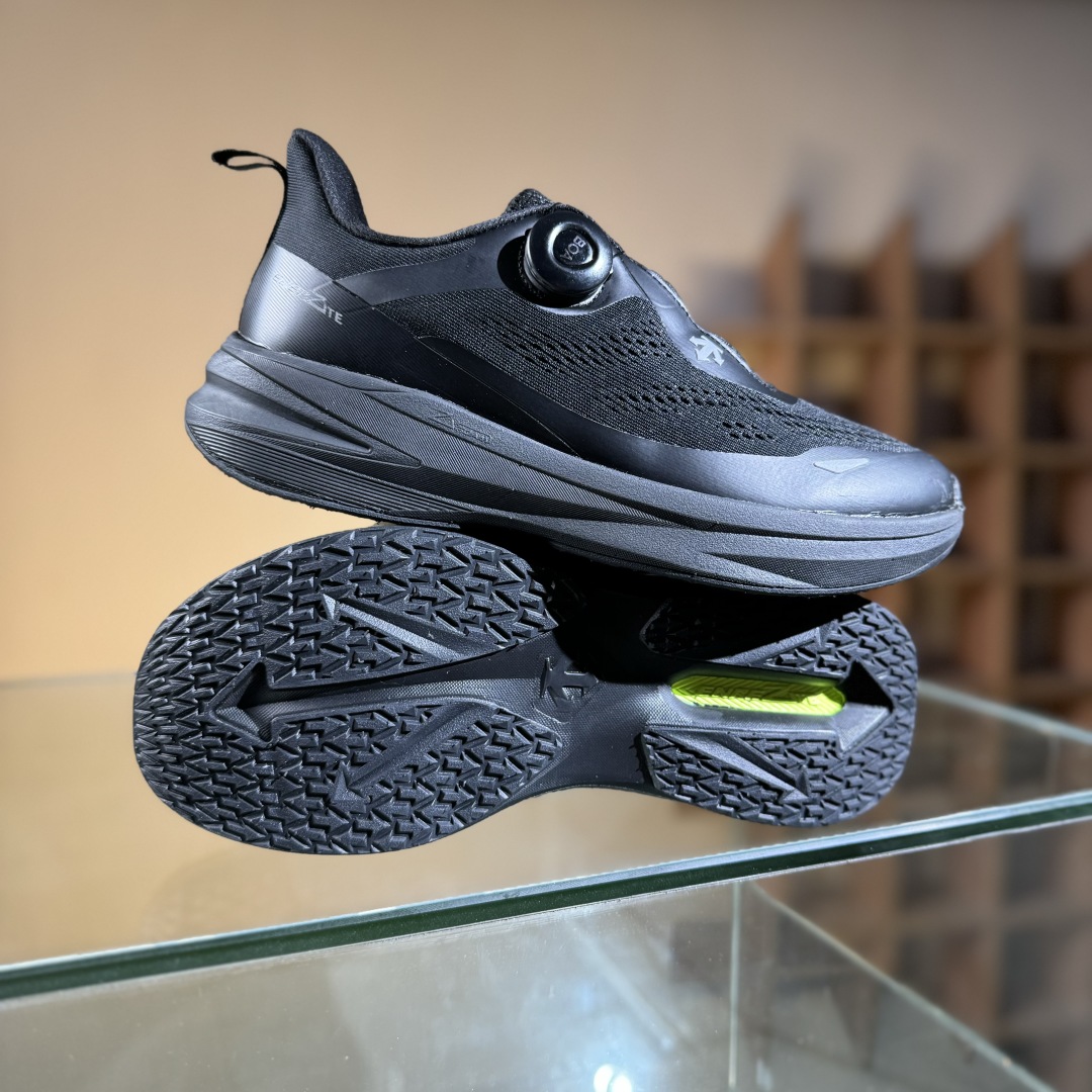 260 迪桑特DESCENTE LAVITATE WIRE 3.0 舒适百搭防滑耐磨 低帮休闲跑步鞋 D5232RRN07