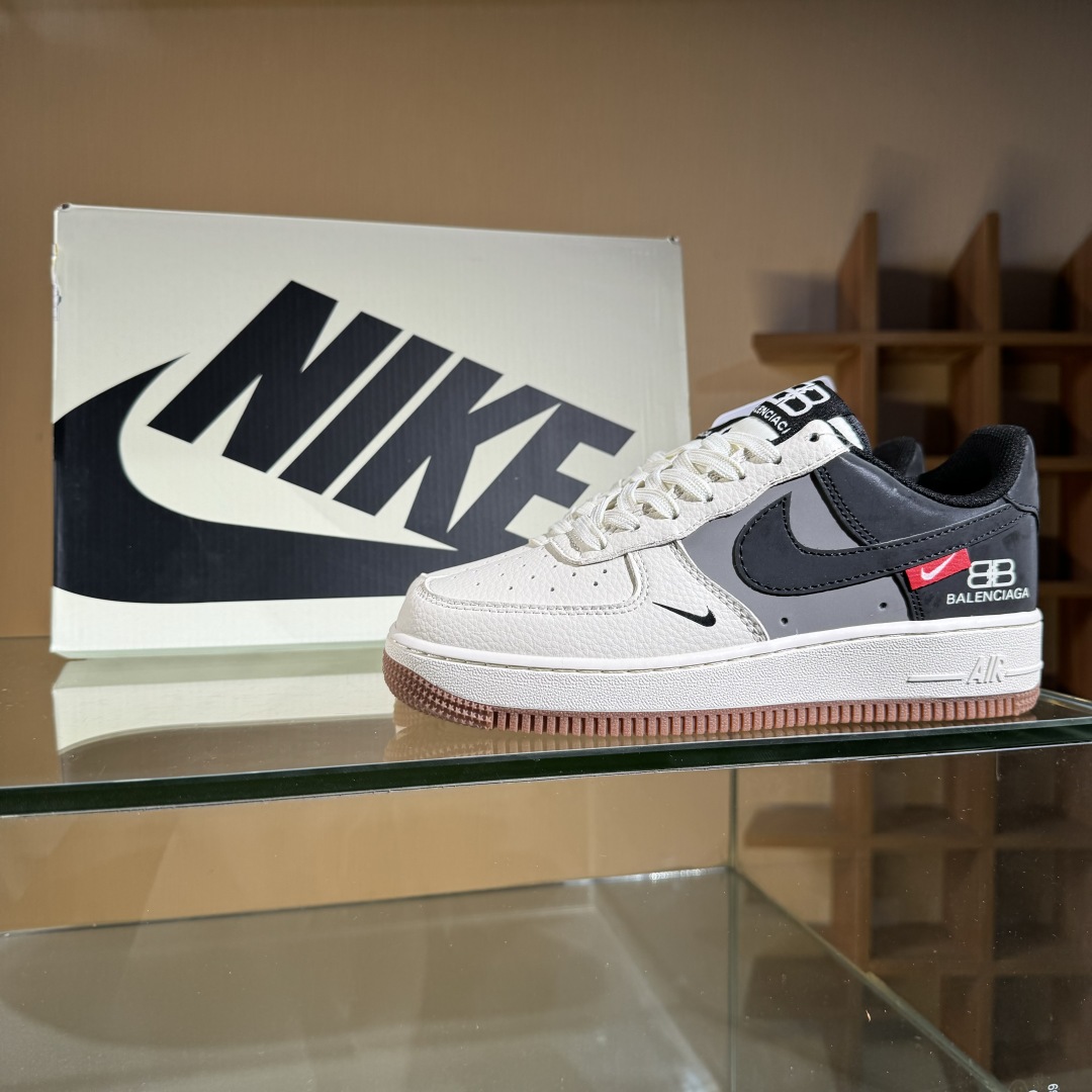 260 Nike Air Force 1‘07 Low 联名 米灰黑生胶 空军一号低帮休闲板鞋 HJ3318-005