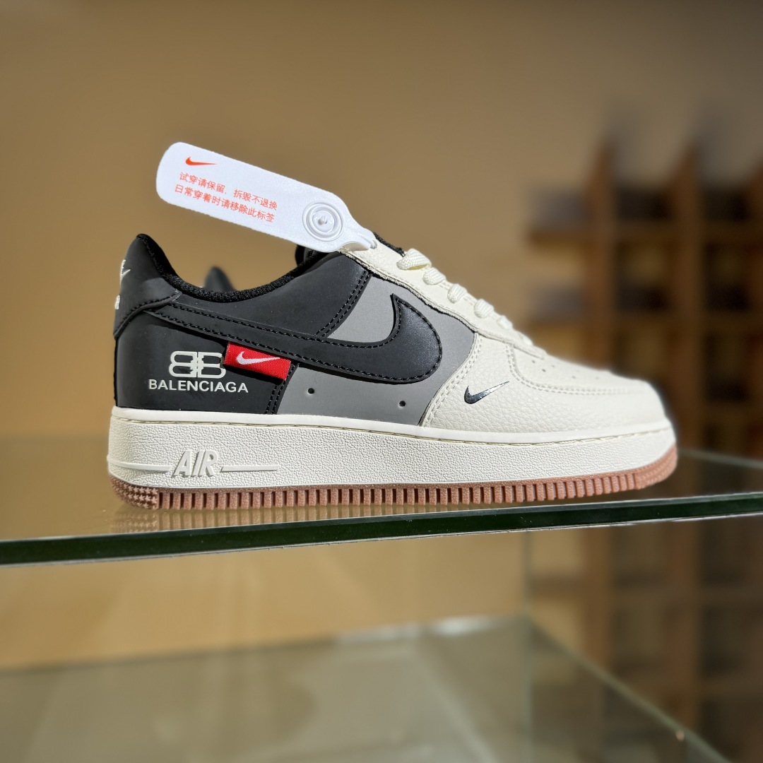 260 Nike Air Force 1‘07 Low 联名 米灰黑生胶 空军一号低帮休闲板鞋 HJ3318-005