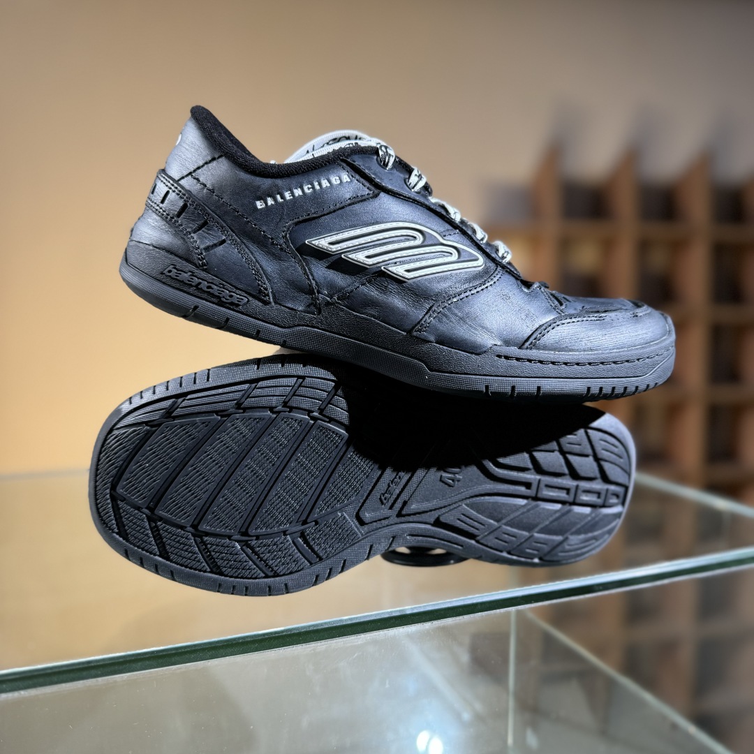 400 XA版 巴黎世家 18代第5色 Balenciaga Hamptons Worn-Out 板鞋
