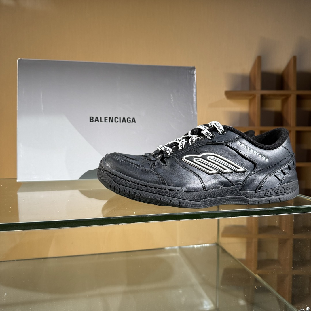 400 XA版 巴黎世家 18代第5色 Balenciaga Hamptons Worn-Out 板鞋