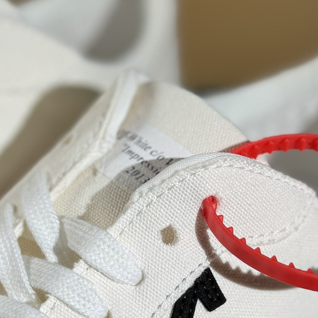 210 Off-White c/o Virgil Abloh Vulc Low Top 箭头低帮硫化帆布板鞋