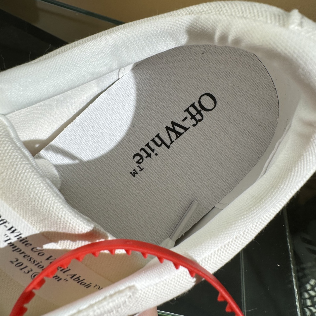 210 Off-White c/o Virgil Abloh Vulc Low Top 箭头低帮硫化帆布板鞋