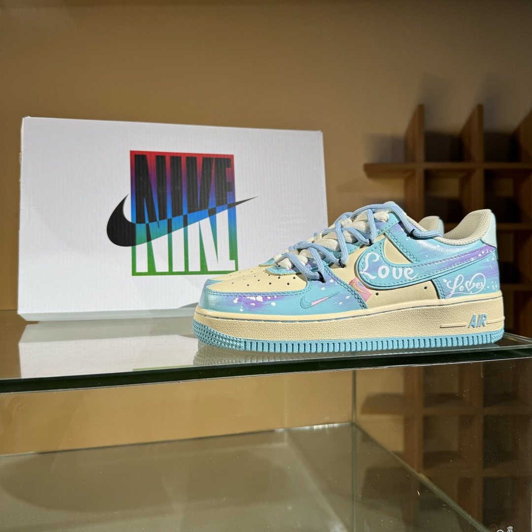260 Nike Air Force 1'07 Low ”Sweet Dream of Sea Salt” 手绘涂鸦 海盐甜梦 空军一号低帮休闲板鞋 XL2332-555