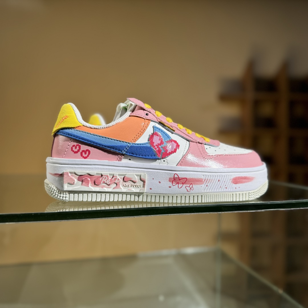 260 Nike Air Force 1 Fontanka ”Pixel Sweetheart” 手绘涂鸦 像素甜心 空军一号定制板鞋 DV3211-001