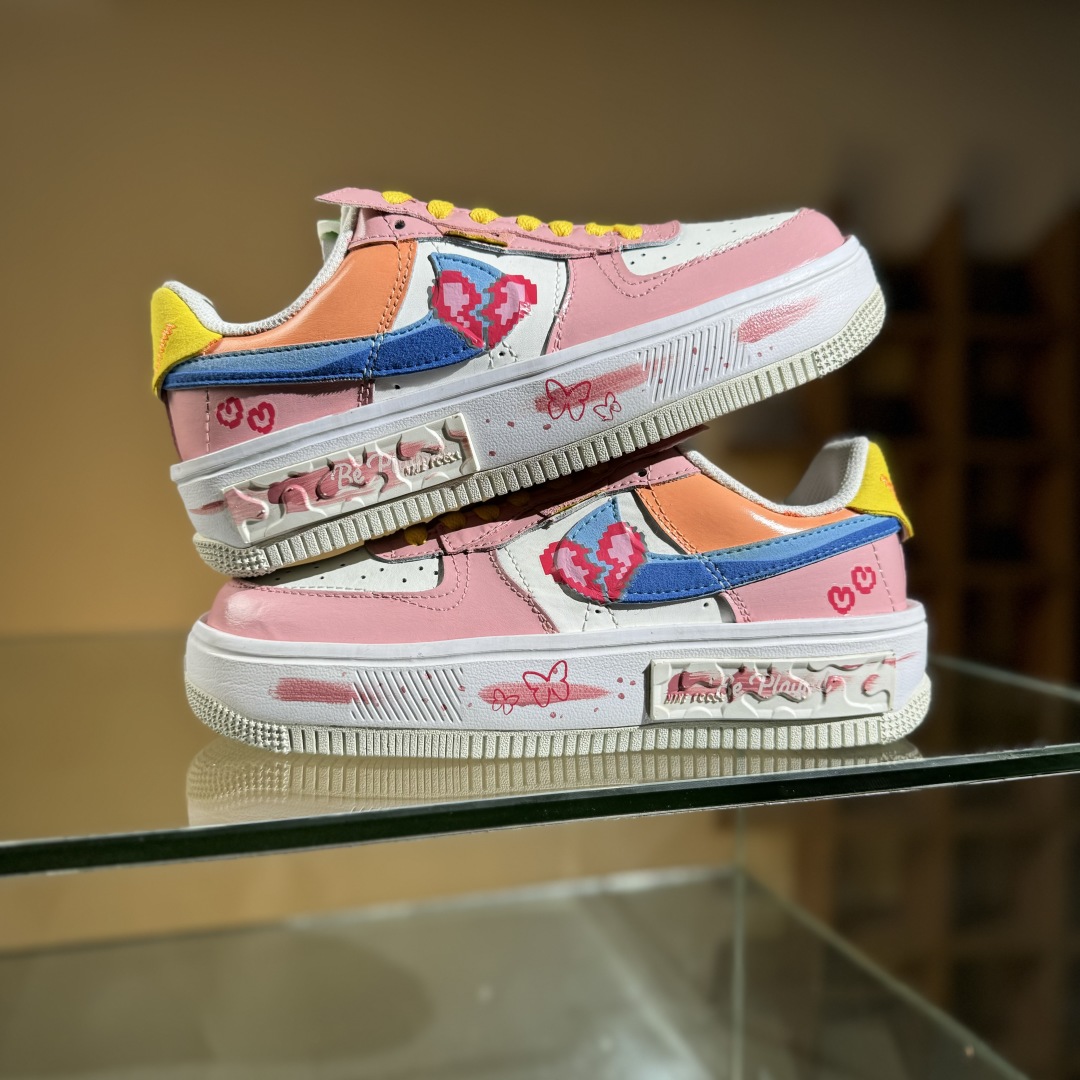 260 Nike Air Force 1 Fontanka ”Pixel Sweetheart” 手绘涂鸦 像素甜心 空军一号定制板鞋 DV3211-001