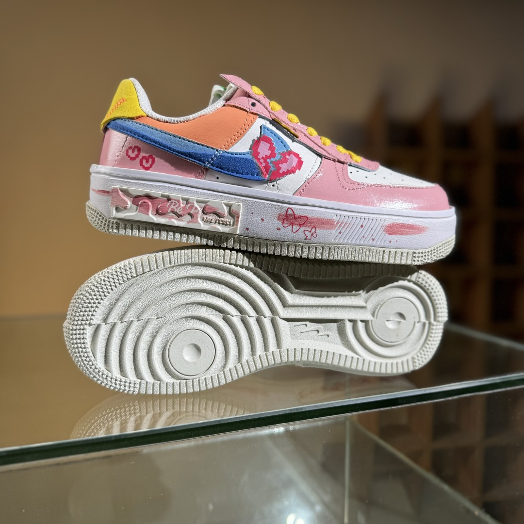 260 Nike Air Force 1 Fontanka ”Pixel Sweetheart” 手绘涂鸦 像素甜心 空军一号定制板鞋 DV3211-001