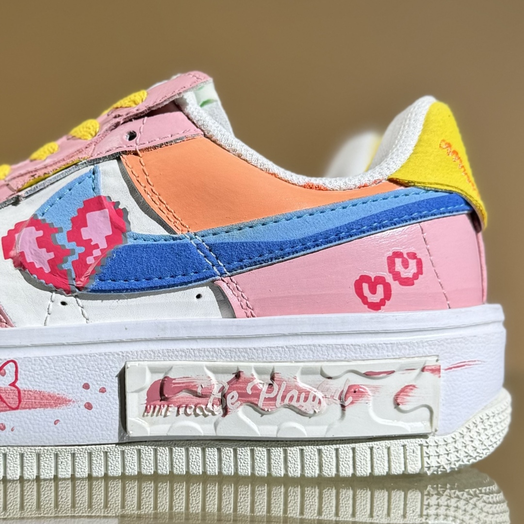 260 Nike Air Force 1 Fontanka ”Pixel Sweetheart” 手绘涂鸦 像素甜心 空军一号定制板鞋 DV3211-001