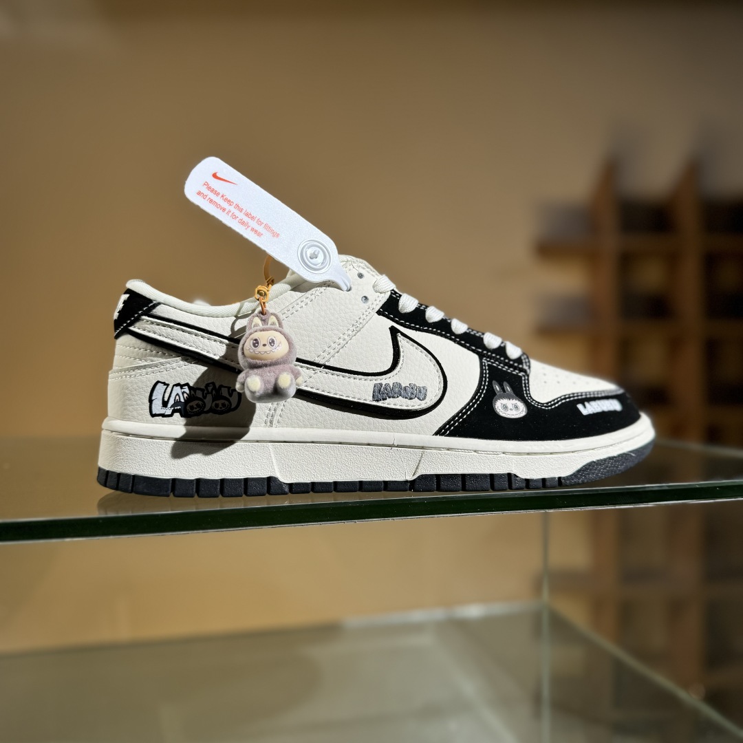 260 NIKE SB Dunk Low RETRO x LABUBU 黑白  DS6608-010