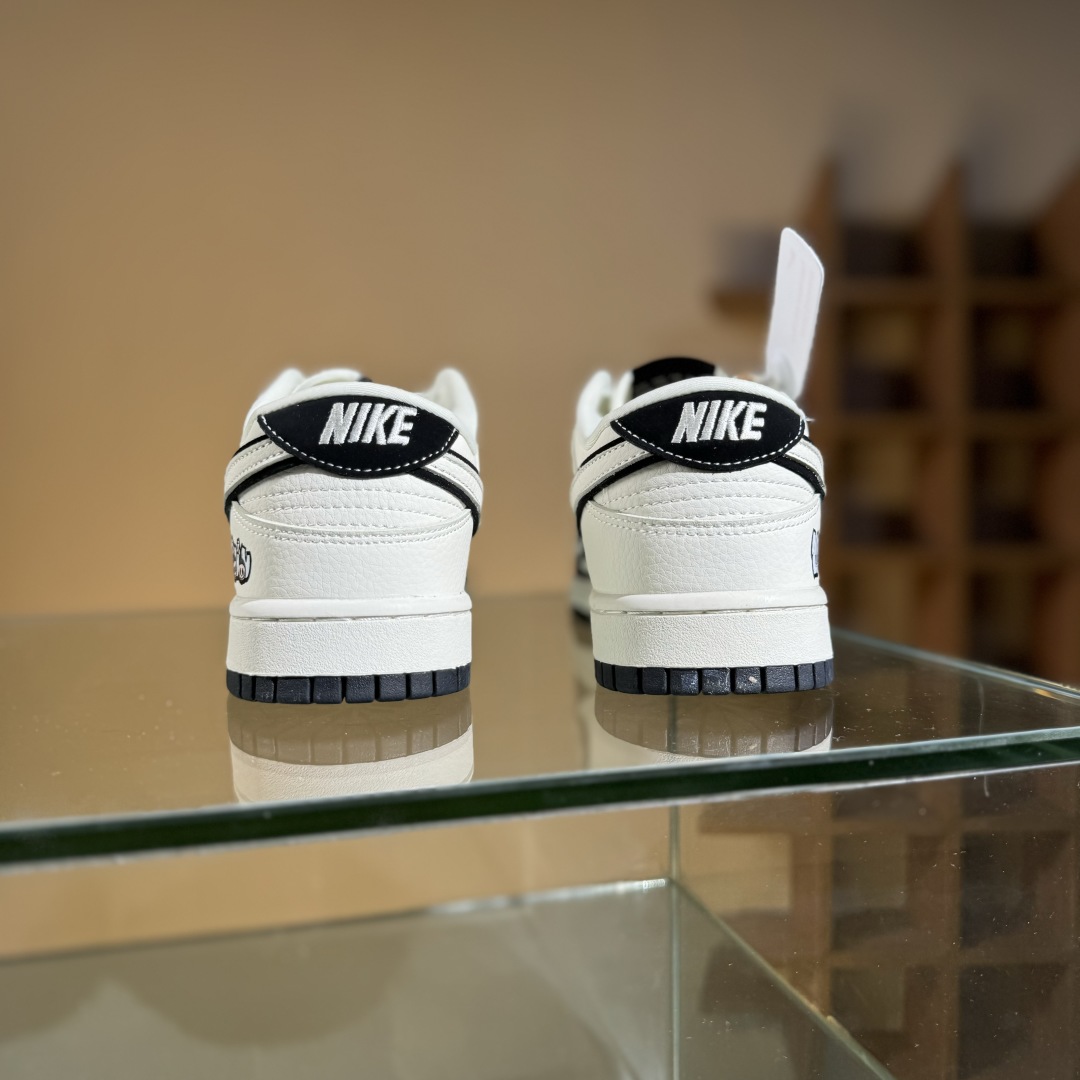 260 NIKE SB Dunk Low RETRO x LABUBU 黑白  DS6608-010