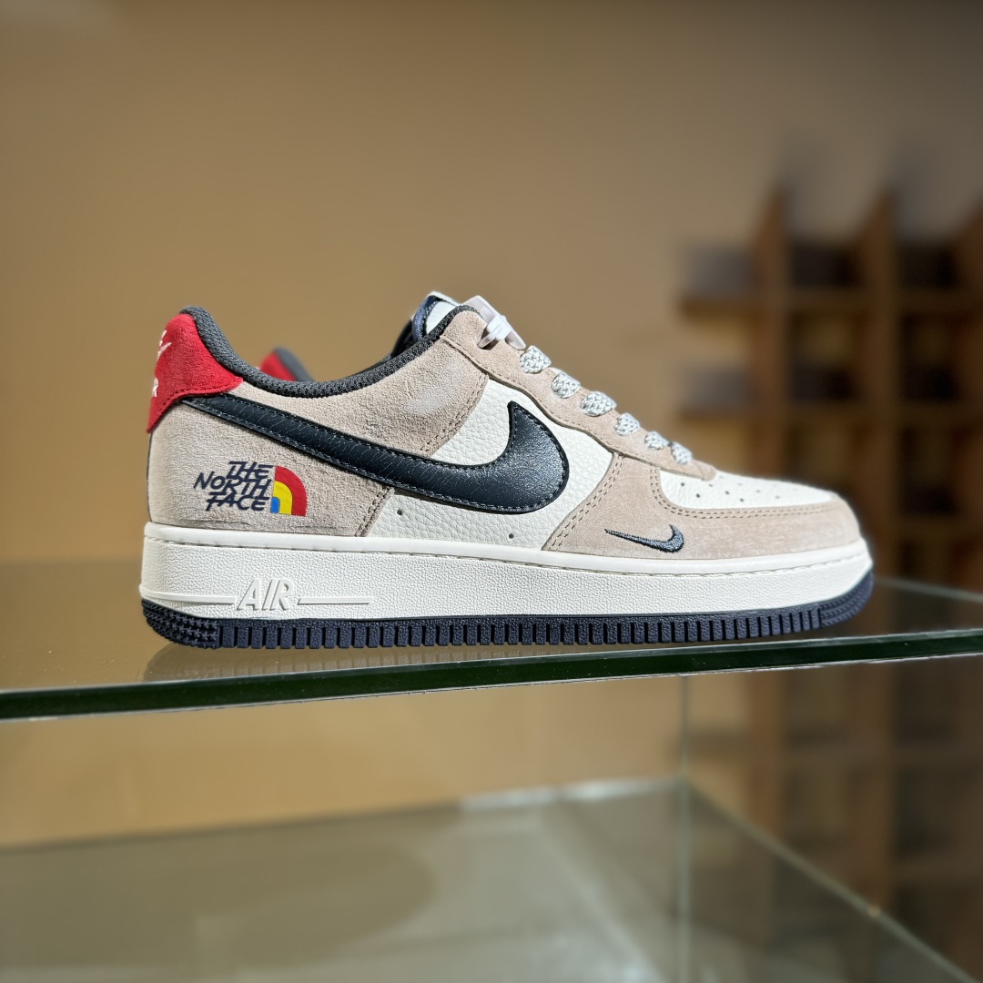 260 Nike Air Force 1 Low 07 x The North Face 棕白黑小勾满天星  HS8068-051