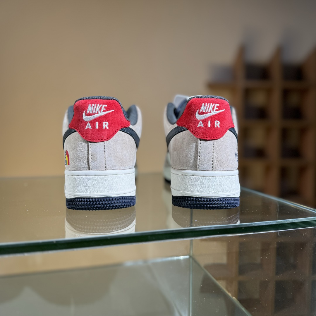 260 Nike Air Force 1 Low 07 x The North Face 棕白黑小勾满天星  HS8068-051