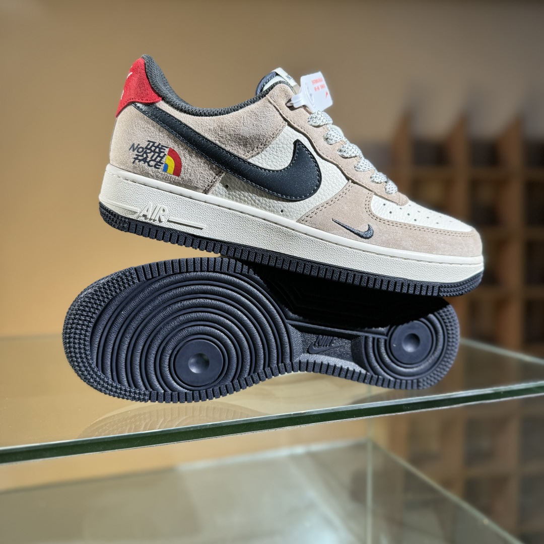 260 Nike Air Force 1 Low 07 x The North Face 棕白黑小勾满天星  HS8068-051