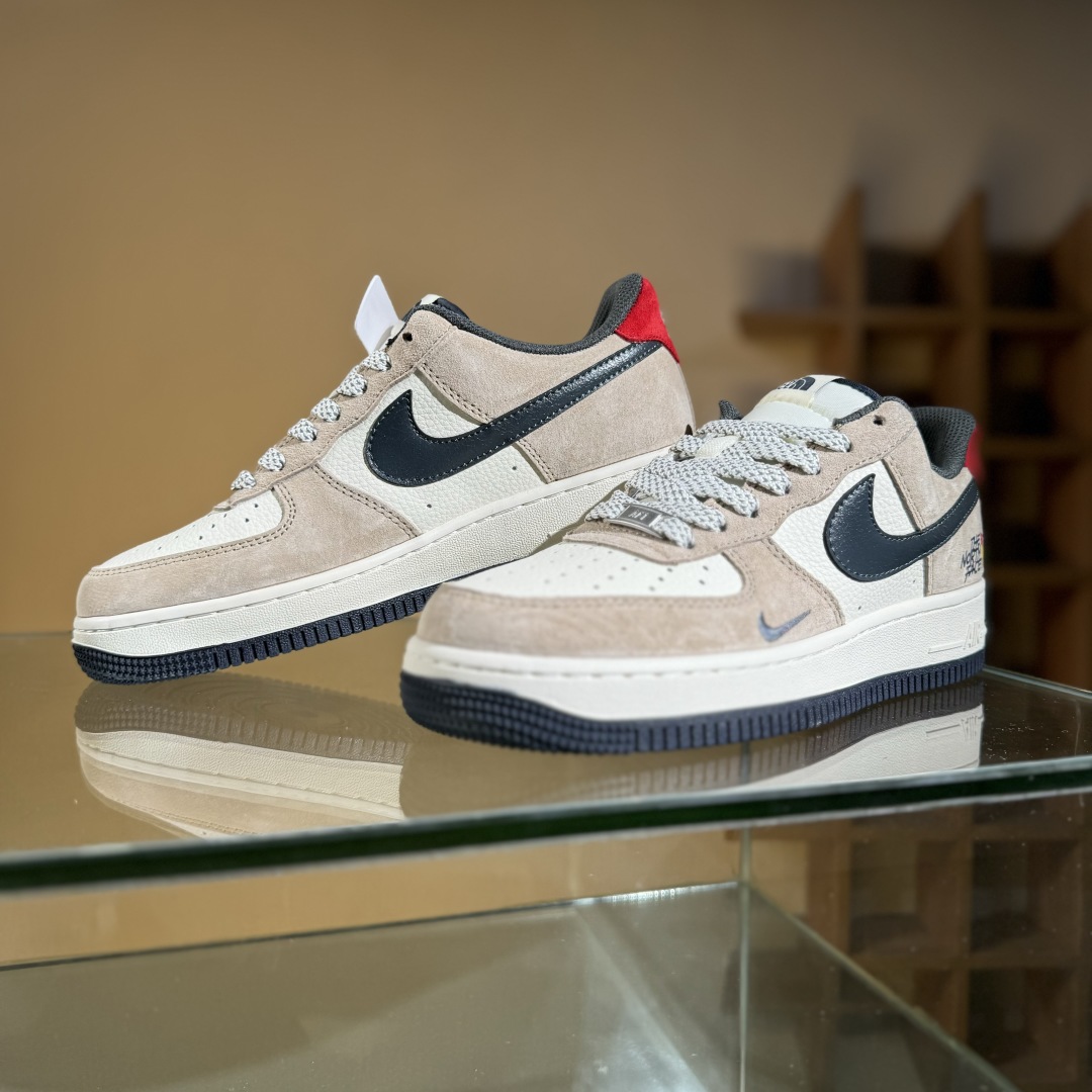 260 Nike Air Force 1 Low 07 x The North Face 棕白黑小勾满天星  HS8068-051