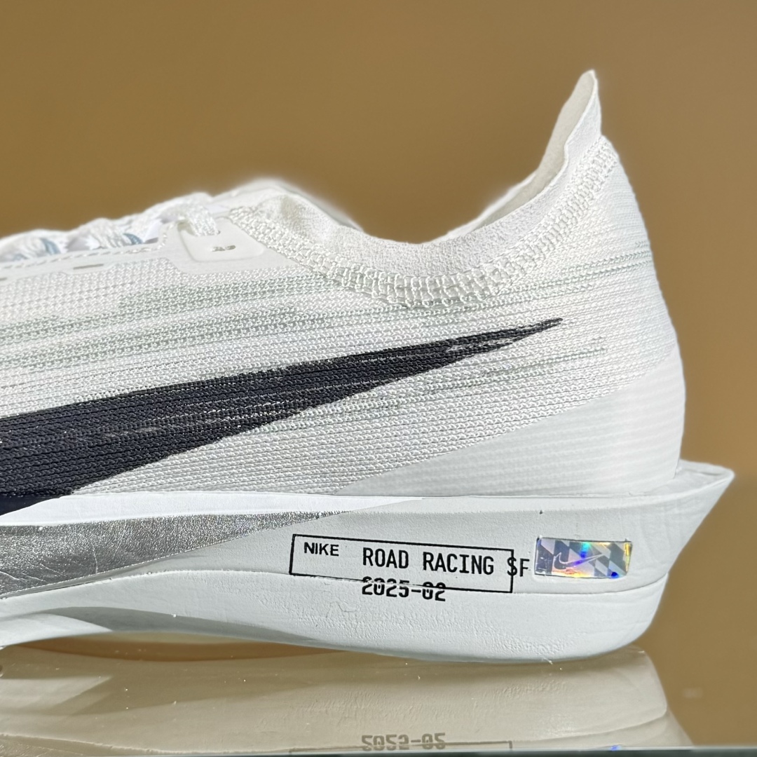 200 Nike ZoomX Streakfly 2 马拉松柔软缓震超轻透气跑鞋 HF6416-100