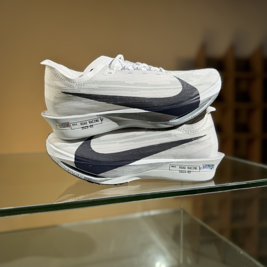 200 Nike ZoomX Streakfly 2 马拉松柔软缓震超轻透气跑鞋 HF6416-100