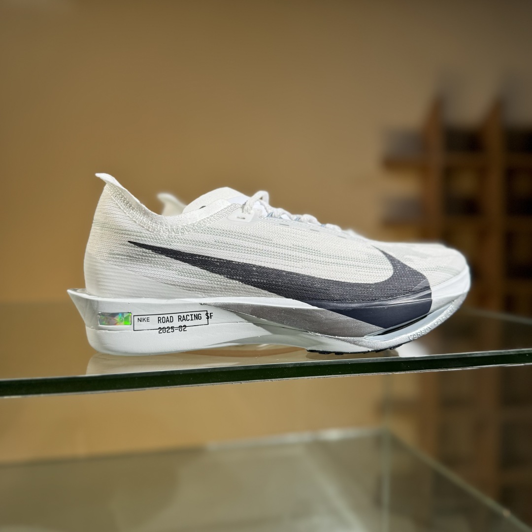 200 Nike ZoomX Streakfly 2 马拉松柔软缓震超轻透气跑鞋 HF6416-100