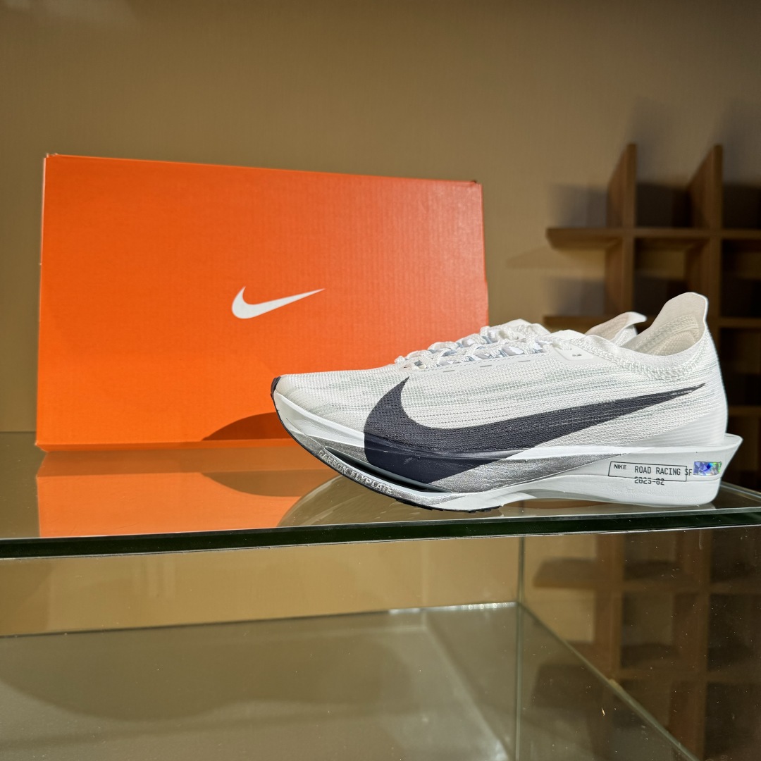 200 Nike ZoomX Streakfly 2 马拉松柔软缓震超轻透气跑鞋 HF6416-100