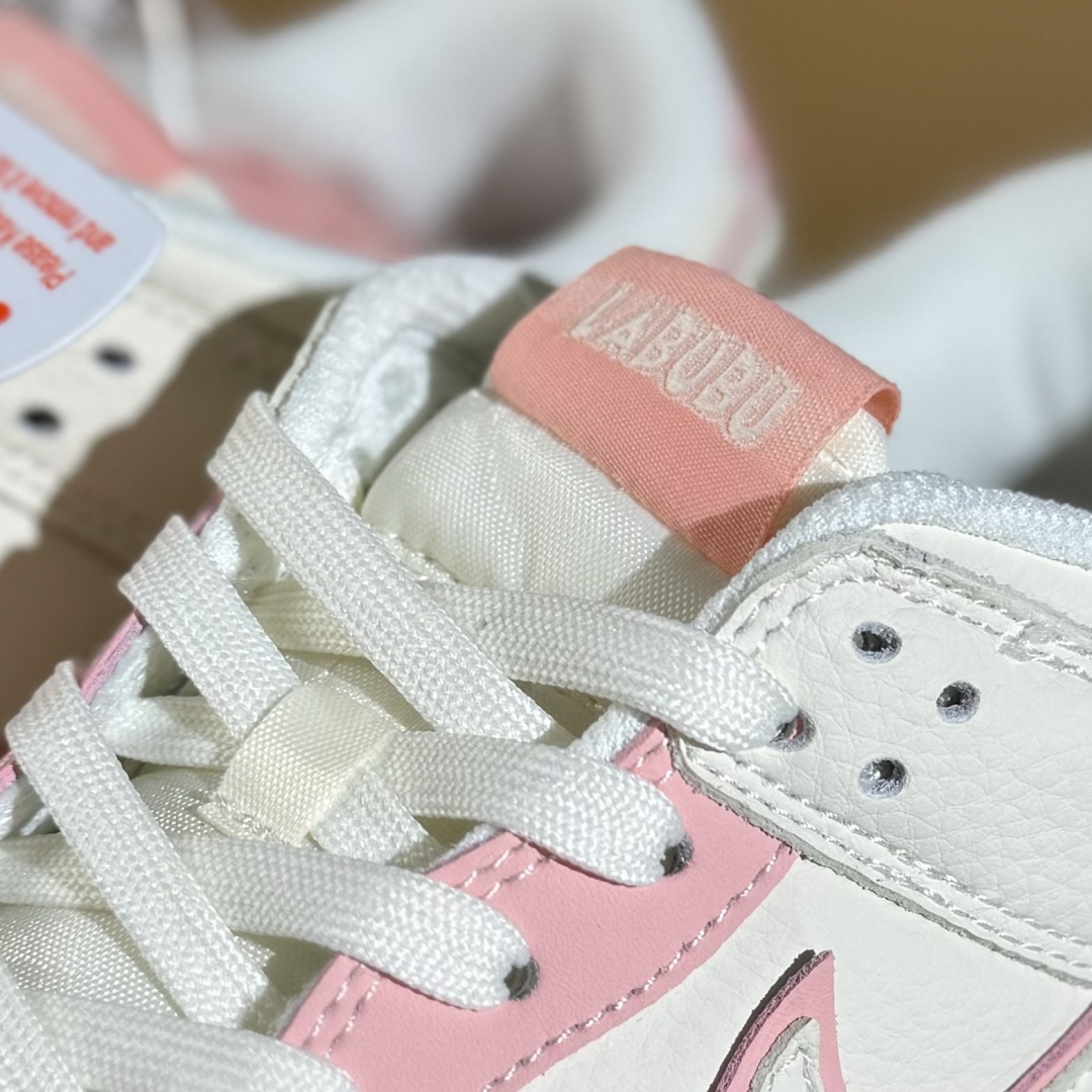 260 NIKE SB Dunk Low RETRO x LABUBU 粉白  DS6608-009