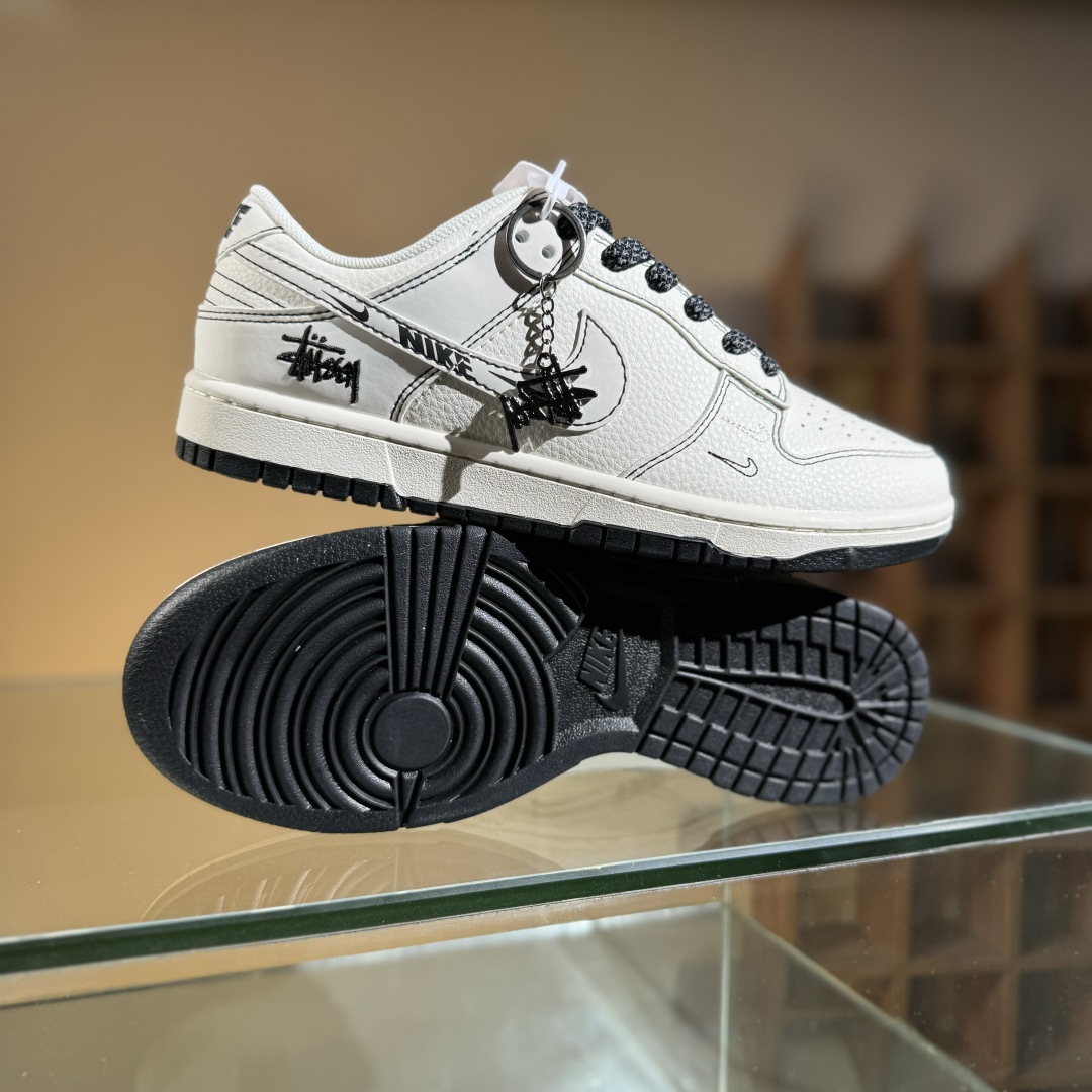 280 Nike SB Dunk Low 斯图西联名 米黑小双勾 高端定制 低帮休闲板鞋 HH7518-096