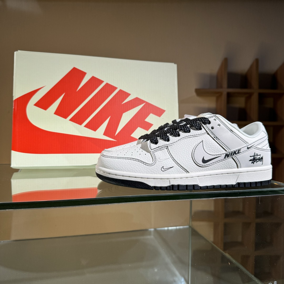 280 Nike SB Dunk Low 斯图西联名 米黑小双勾 高端定制 低帮休闲板鞋 HH7518-096