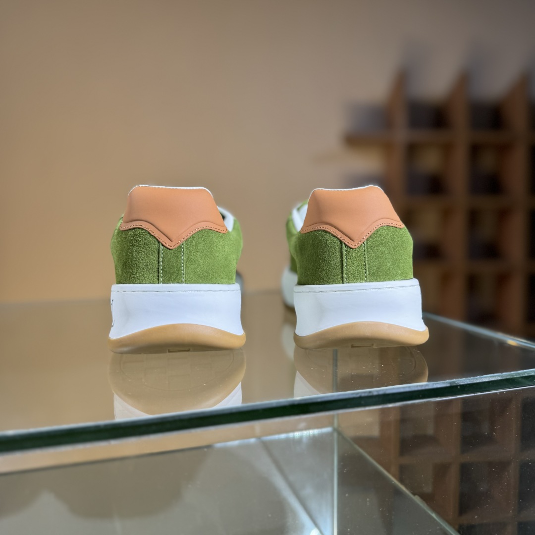 380 LOUIS VUITTskate sneaker 2025 秋冬男士系列 Classic 牛皮革 圆头系带 低帮 生活休闲鞋