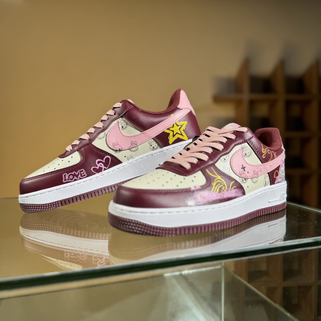 260 Nike Air Force 1'07 Low ”Berry Red” 手绘涂鸦 莓红漫绘 空军一号低帮休闲运动板鞋 FD9925-611