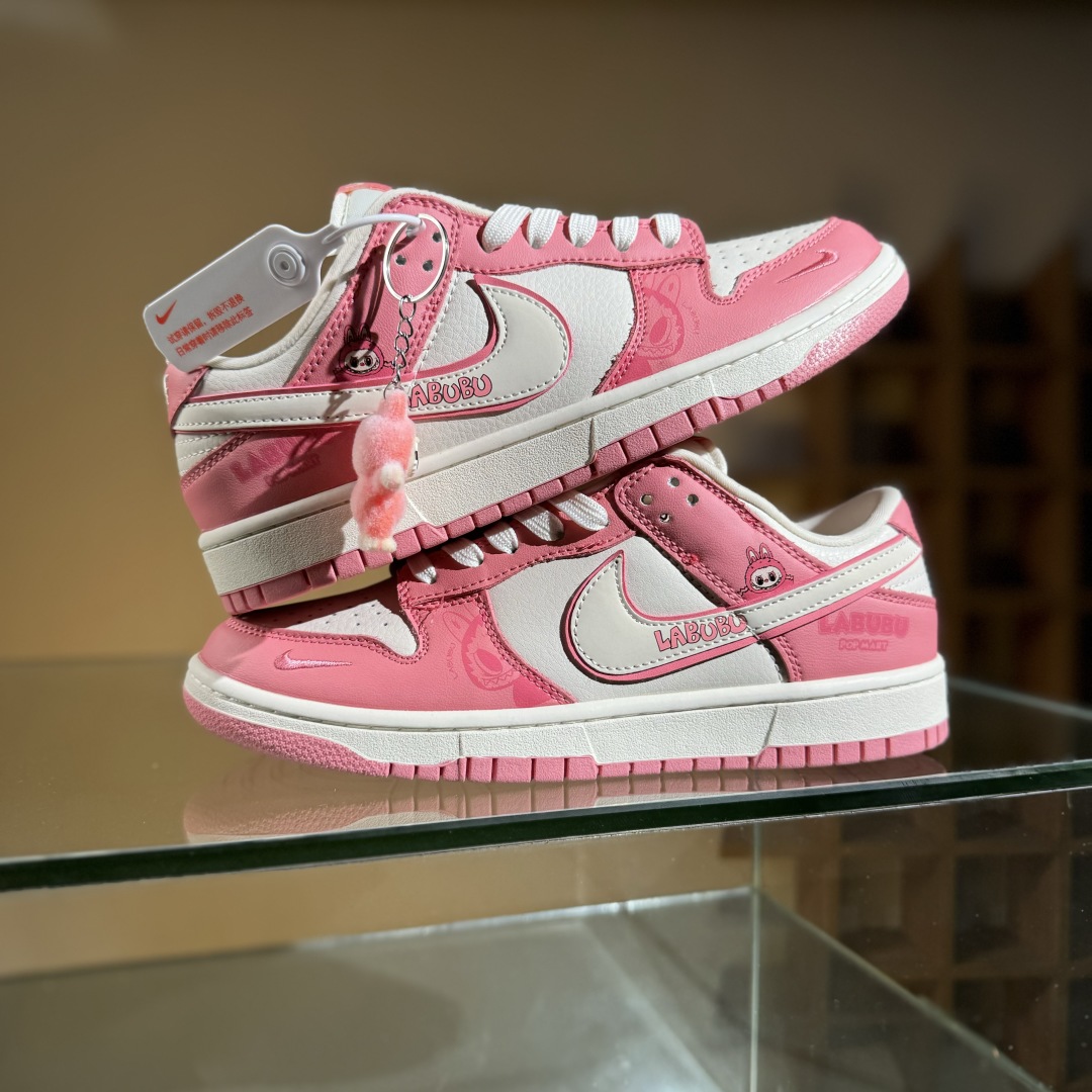 280 Nike SB Dunk Low x LABUBU 粉白小勾  SR2025-008