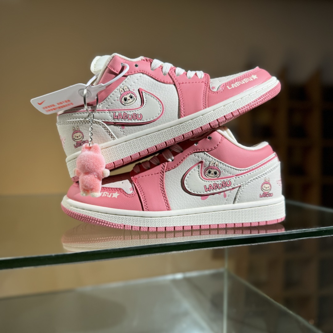 280 Air Jordan 1 Retro Low x LABUBU 米粉拉布布  QR2025-007