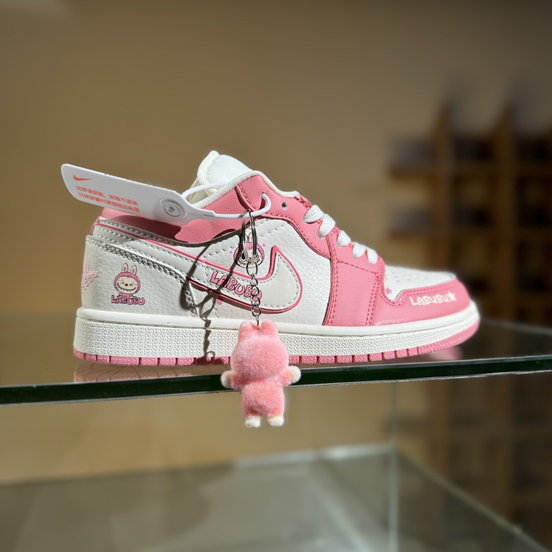 280 Air Jordan 1 Retro Low x LABUBU 米粉拉布布  QR2025-007