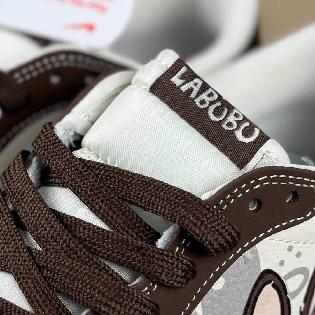 Travis Scott x Nike Air Jordan 1 Low x LABUBU Air Jordan 1 Low 反转棕白小勾拉布布倒钩 DX1888-095