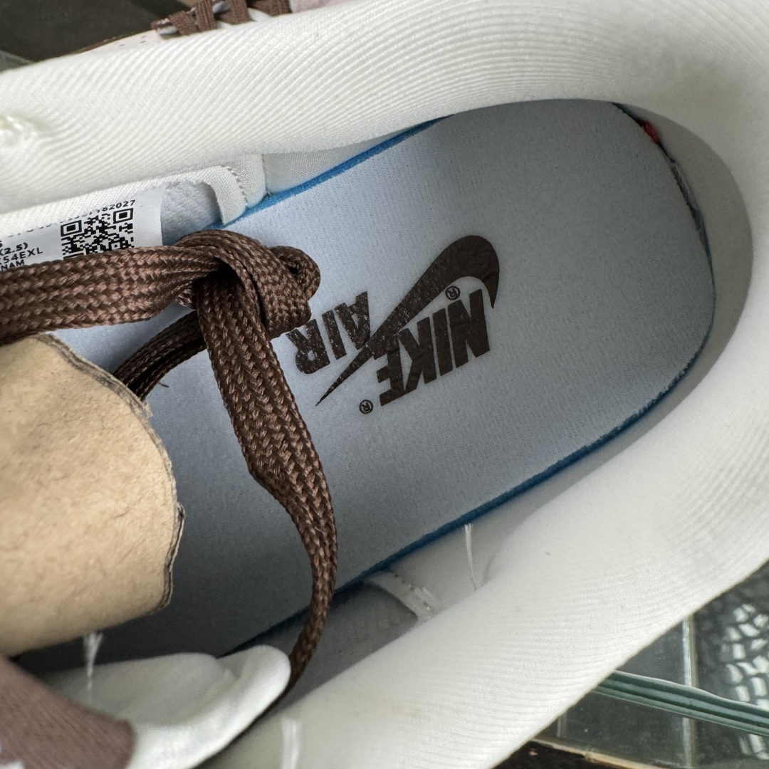 Travis Scott x Nike Air Jordan 1 Low x LABUBU Air Jordan 1 Low 反转棕白小勾拉布布倒钩 DX1888-095