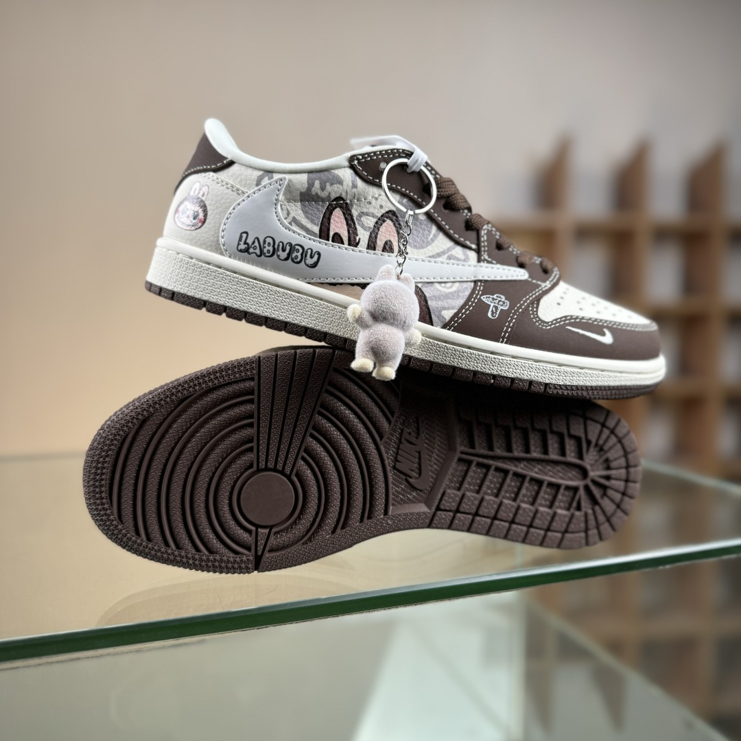 Travis Scott x Nike Air Jordan 1 Low x LABUBU Air Jordan 1 Low 反转棕白小勾拉布布倒钩 DX1888-095