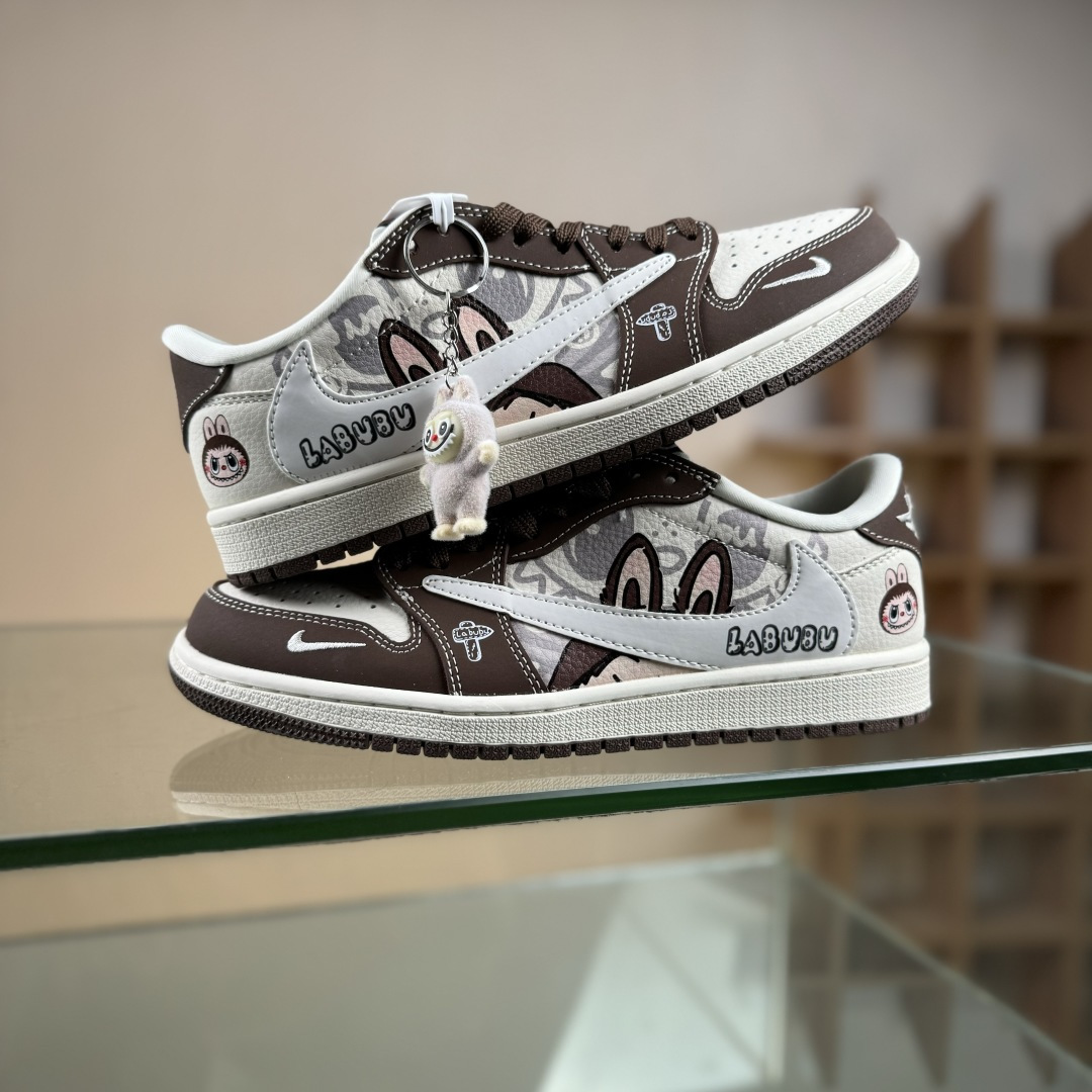 Travis Scott x Nike Air Jordan 1 Low x LABUBU Air Jordan 1 Low 反转棕白小勾拉布布倒钩 DX1888-095