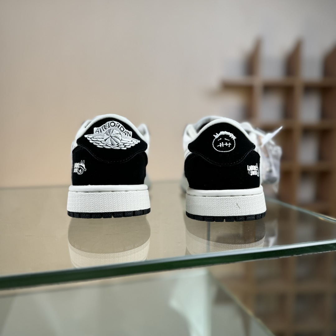 Travis Scott x Nike Air Jordan 1 Low x LABUBU Air Jordan 1 Low 反转黑白拉布布倒钩 LD2028-056