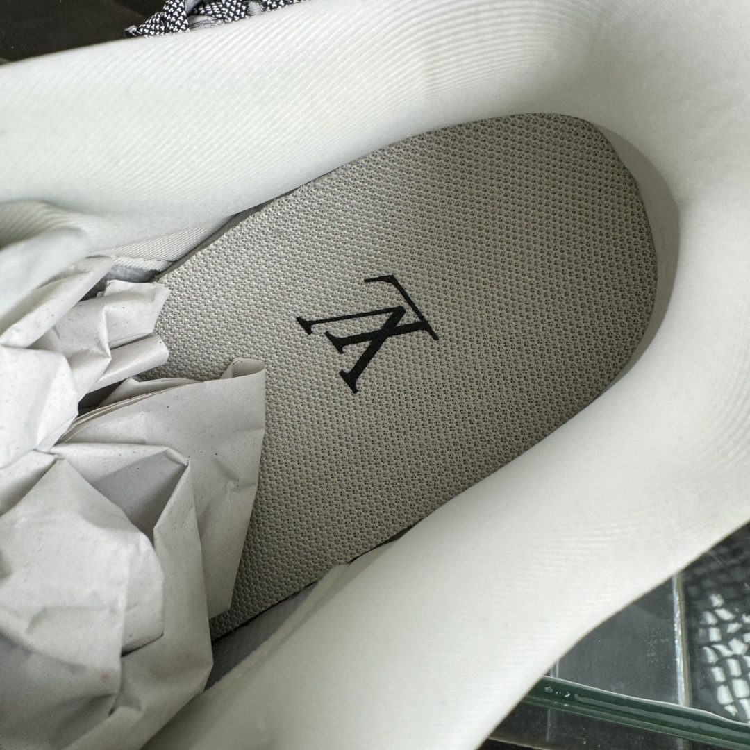 NIKE SB Dunk Low RETRO x Louis Vuitton 黑白格满天星 DS6608-005